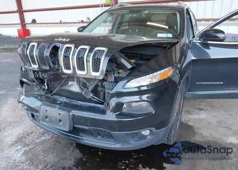 2015 Jeep Cherokee Latitude z USA, uszkodzony, nr VIN 1C4PJMCS5FW727866